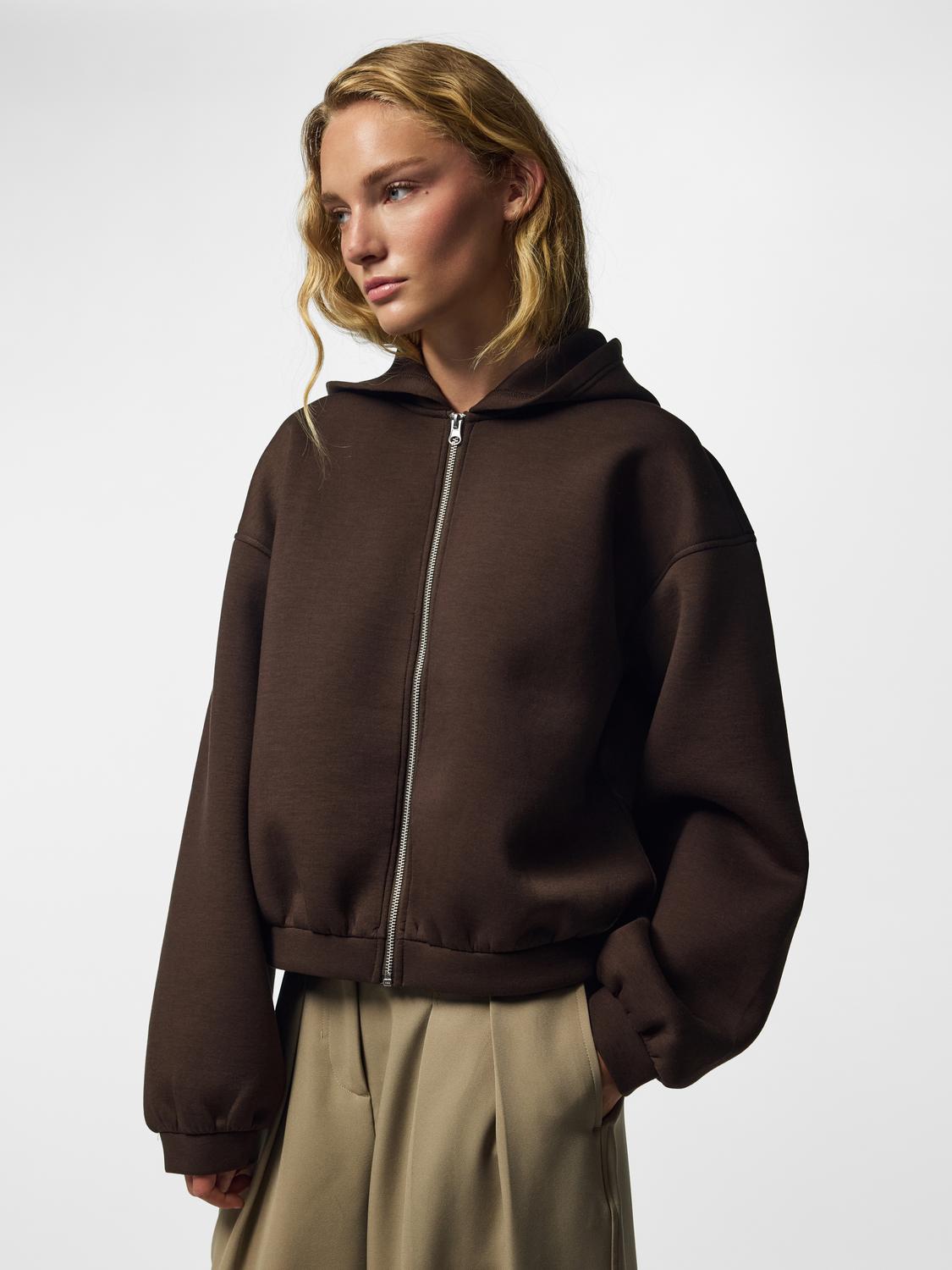 model_shot-front