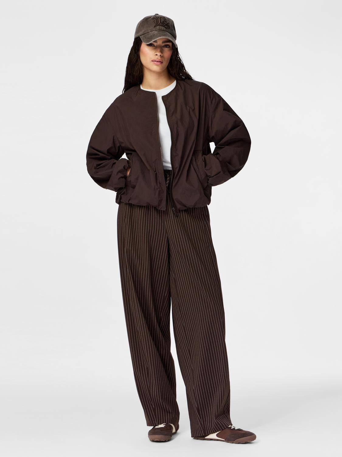 model_shot-front_full